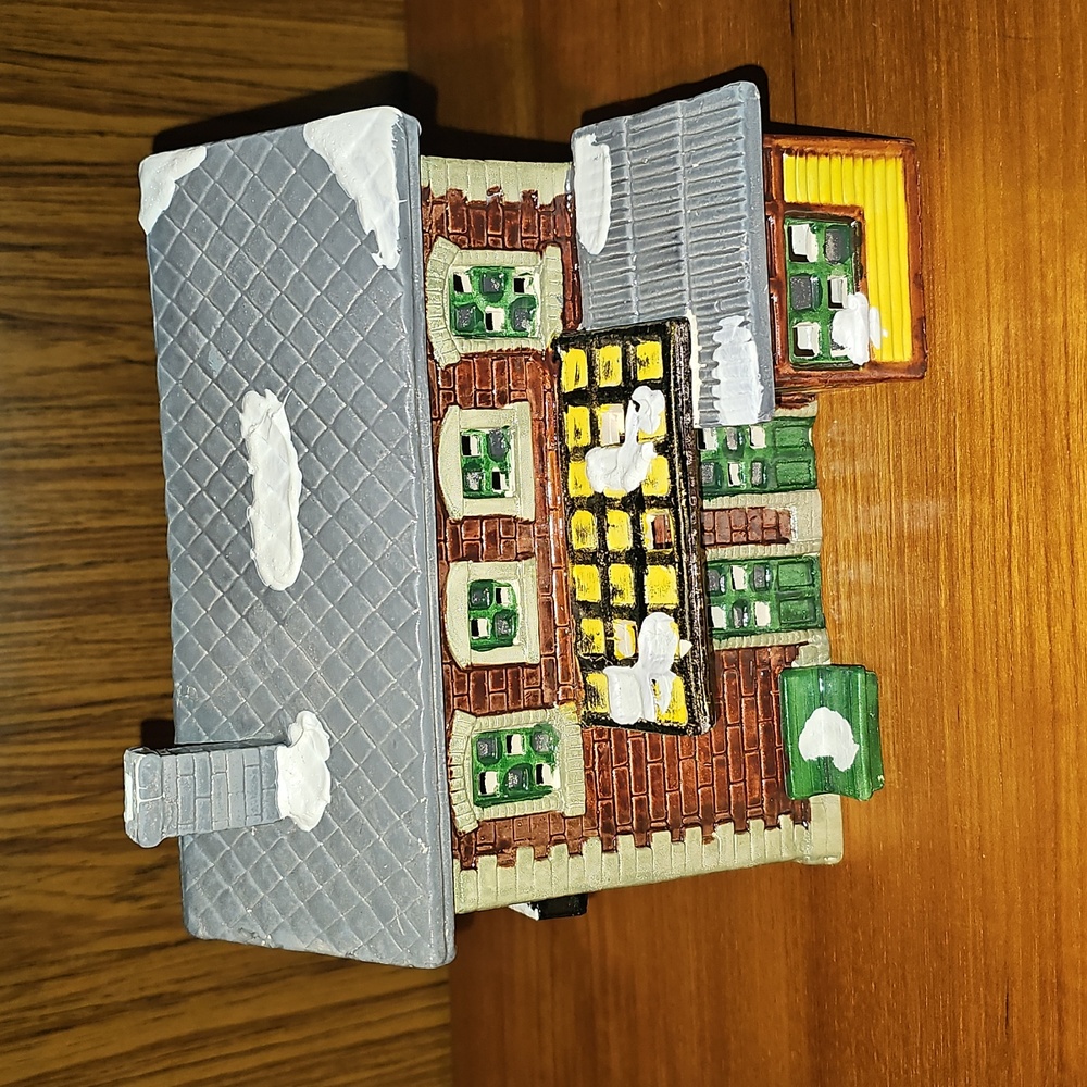 Department 56 Yuletide Village Depot Station from 1986